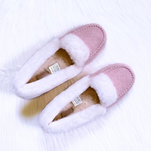UGG Women’s Dakota Spill Seam Moccasin Slippers In Pink Cloud - Picture 4 of 8